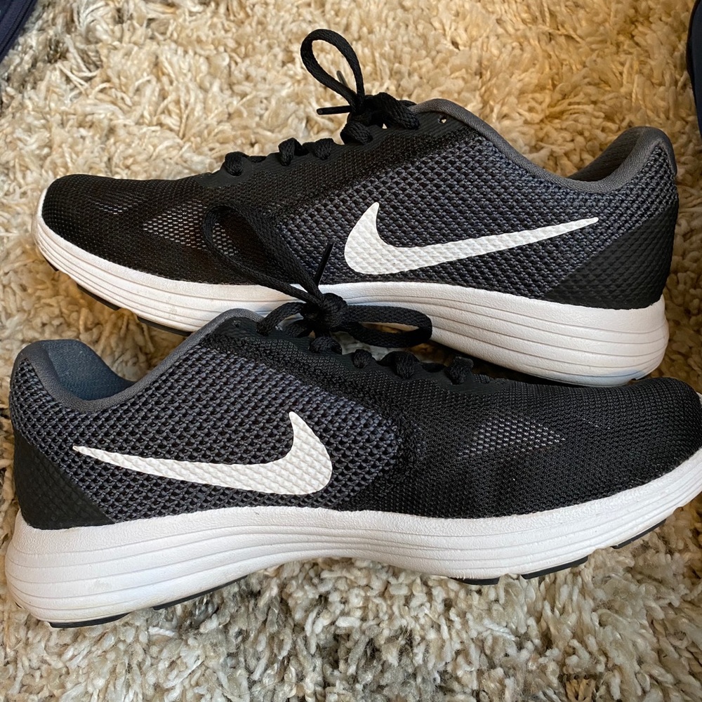 Black Nike Shoes